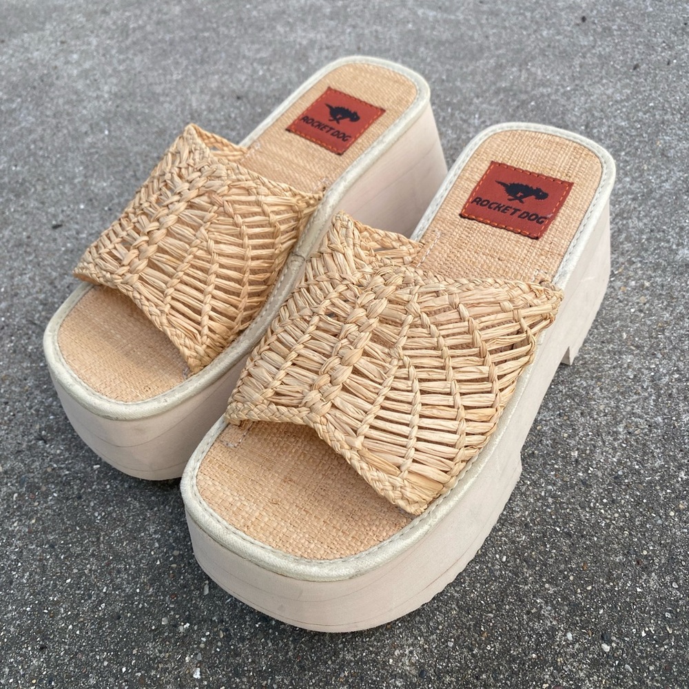 Y2K Rocket Dog Tan Chunky Platform Straw Slide Sandals